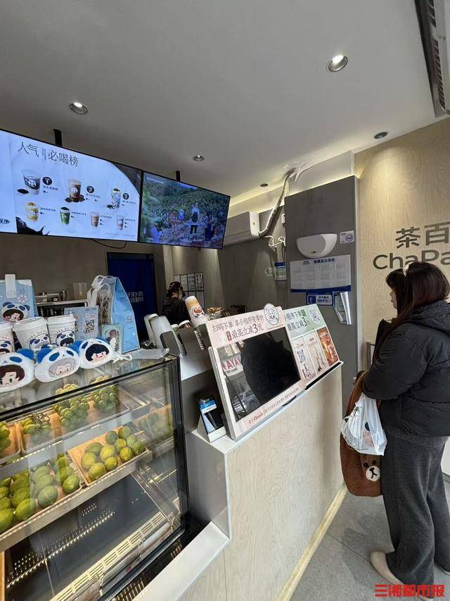 咖店、甜品店扎堆上新“五黑”产品 消费新